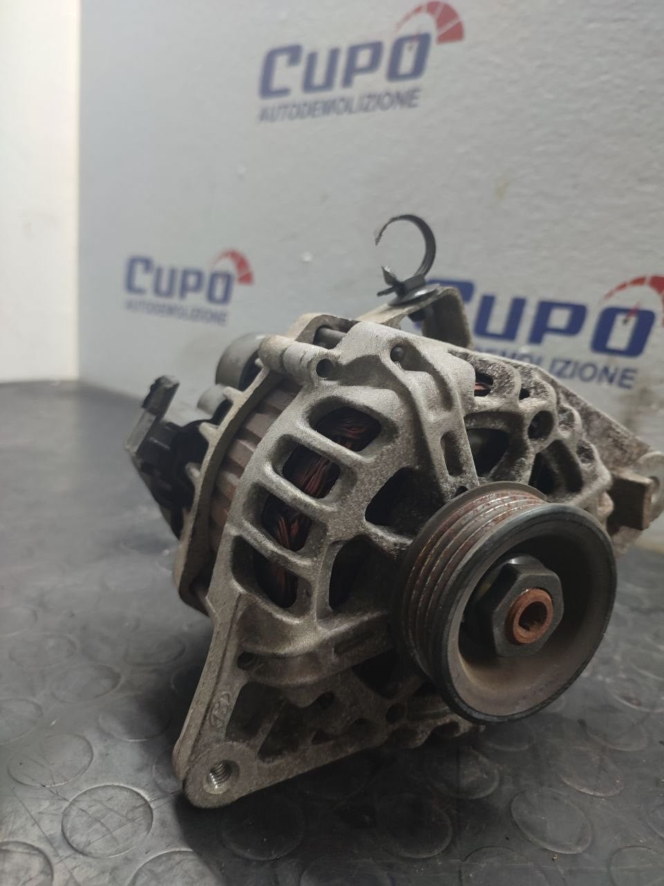 Alternatore KIA RIO II serie 1.2 cod: 37300-22650 - F&P CRASH SRLS - Ricambi Usati