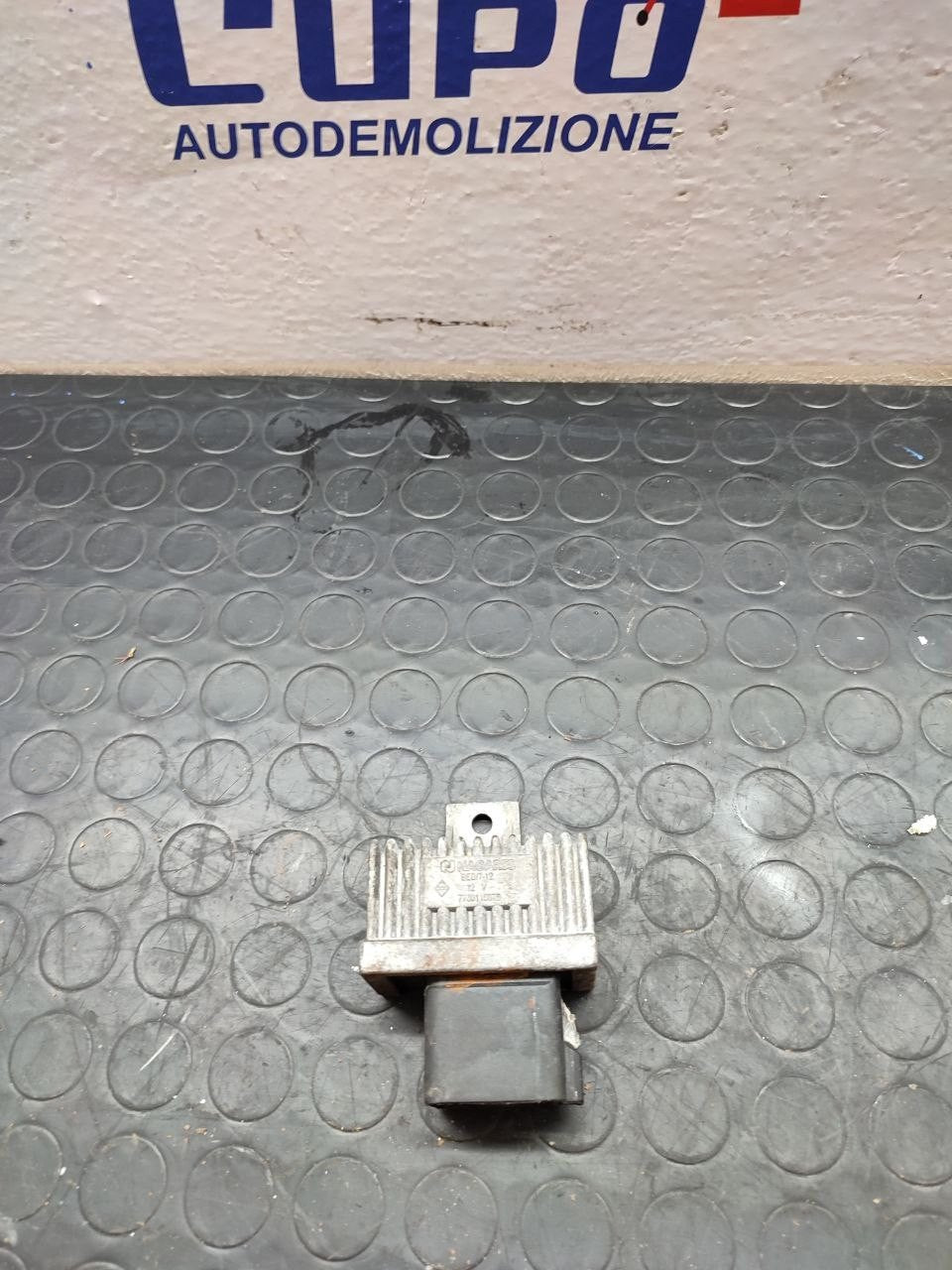 Centralina preriscaldamento candelette Nissan Almera 1.5 dci cod 7700115078 - F&P CRASH SRLS - Ricambi Usati
