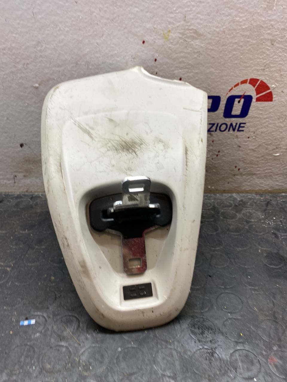 Chinghia cintura di sicurezza con supporto posteriore sinistro citroen c3 cod:9682527477 - F&amp;P CRASH SRLS - Ricambi Usati