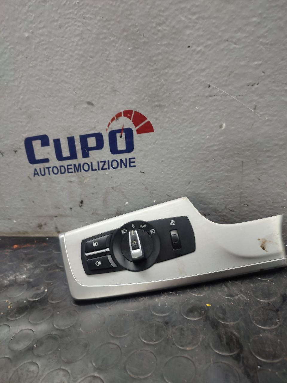 Comandi interruttore fari luci Bmw serie 5 ( F10 / F11 - 2015 ) cod 9346841 - 02 - F&P CRASH SRLS - Ricambi Usati