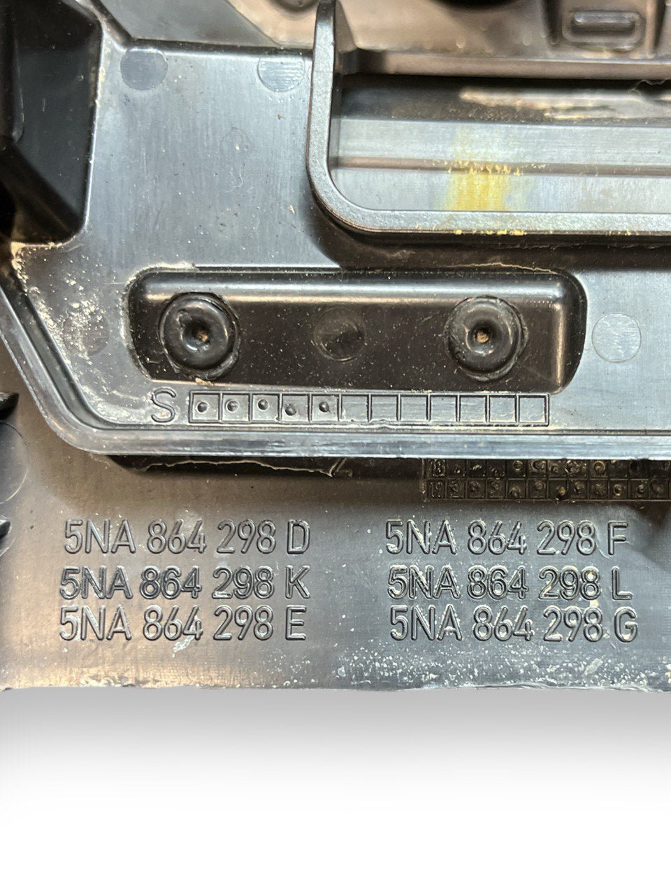 Console Centrale posteriore Completa Volkswagen Tiguan AD1 (2015>) cod: 5NA864298D - F&P CRASH SRLS - Ricambi Usati