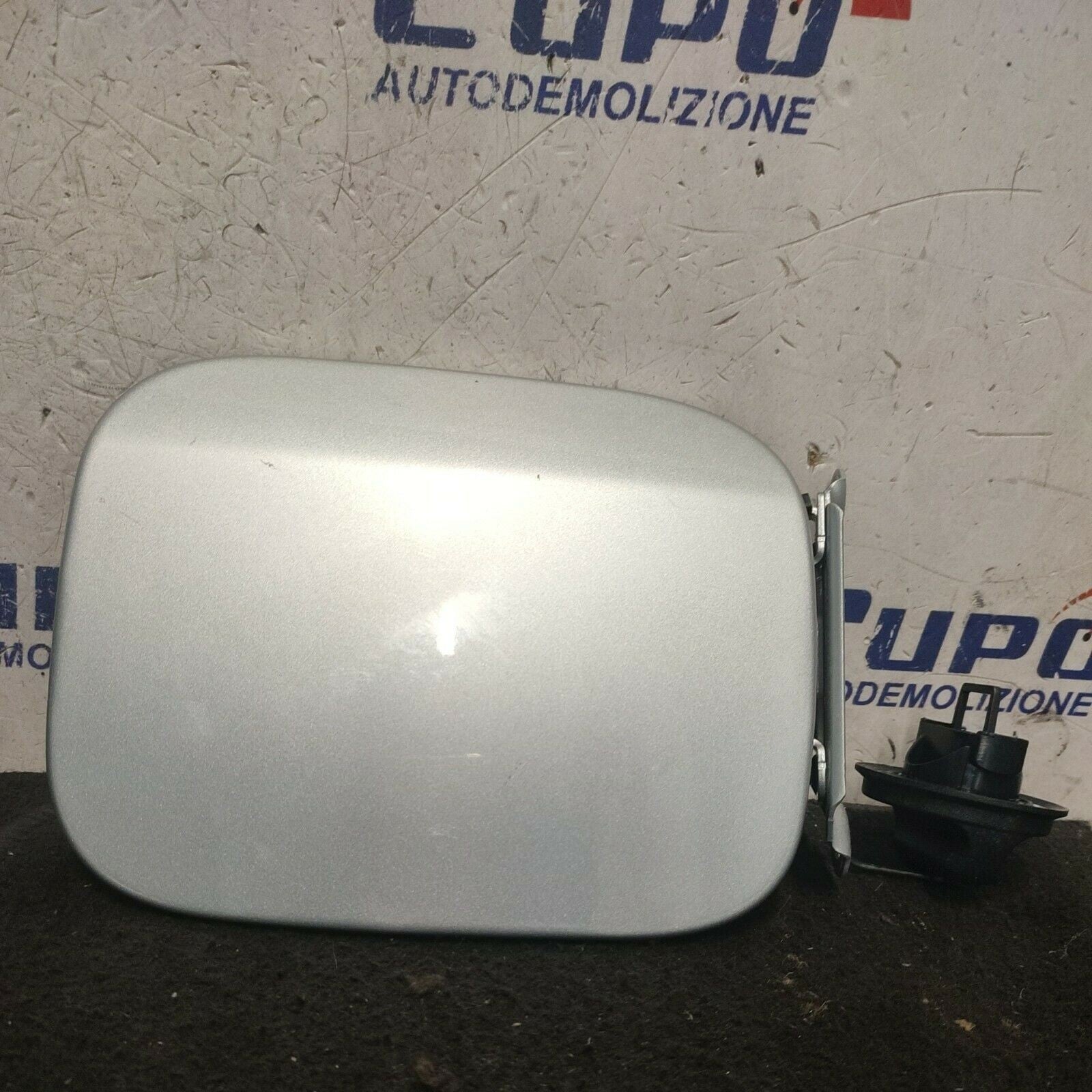 Copertura/Coperchio Benzina - Dacia Sandero 2 (2012-2020) - 788447116R - F&P CRASH SRLS - Ricambi Usati