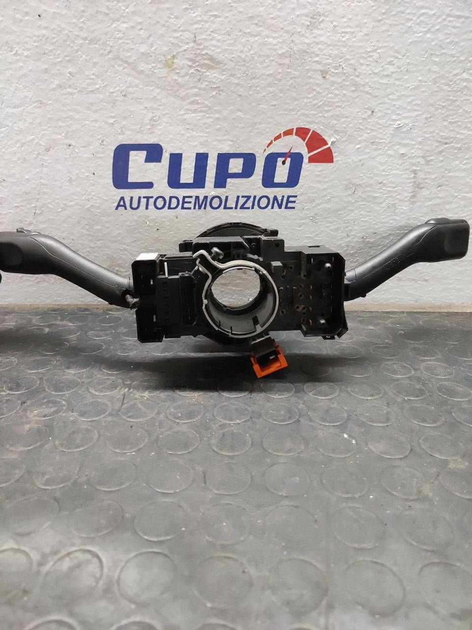 Devio Luci Volkswagen Golf 4 (2001) Cod:CZKO301202012 - F&P CRASH SRLS - Ricambi Usati