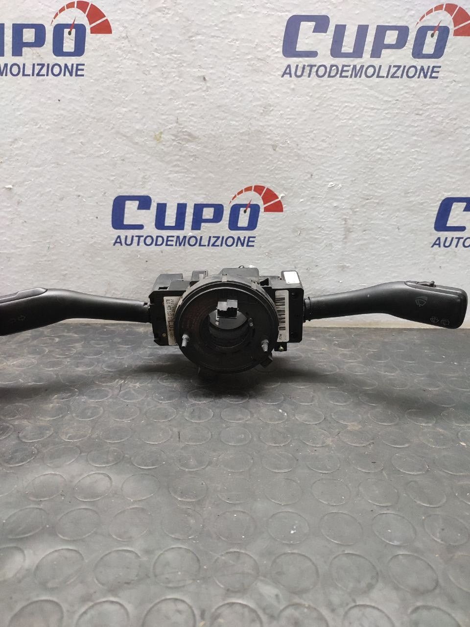 Devio Luci Volkswagen Golf 4 (2001) Cod:CZKO301202012 - F&P CRASH SRLS - Ricambi Usati