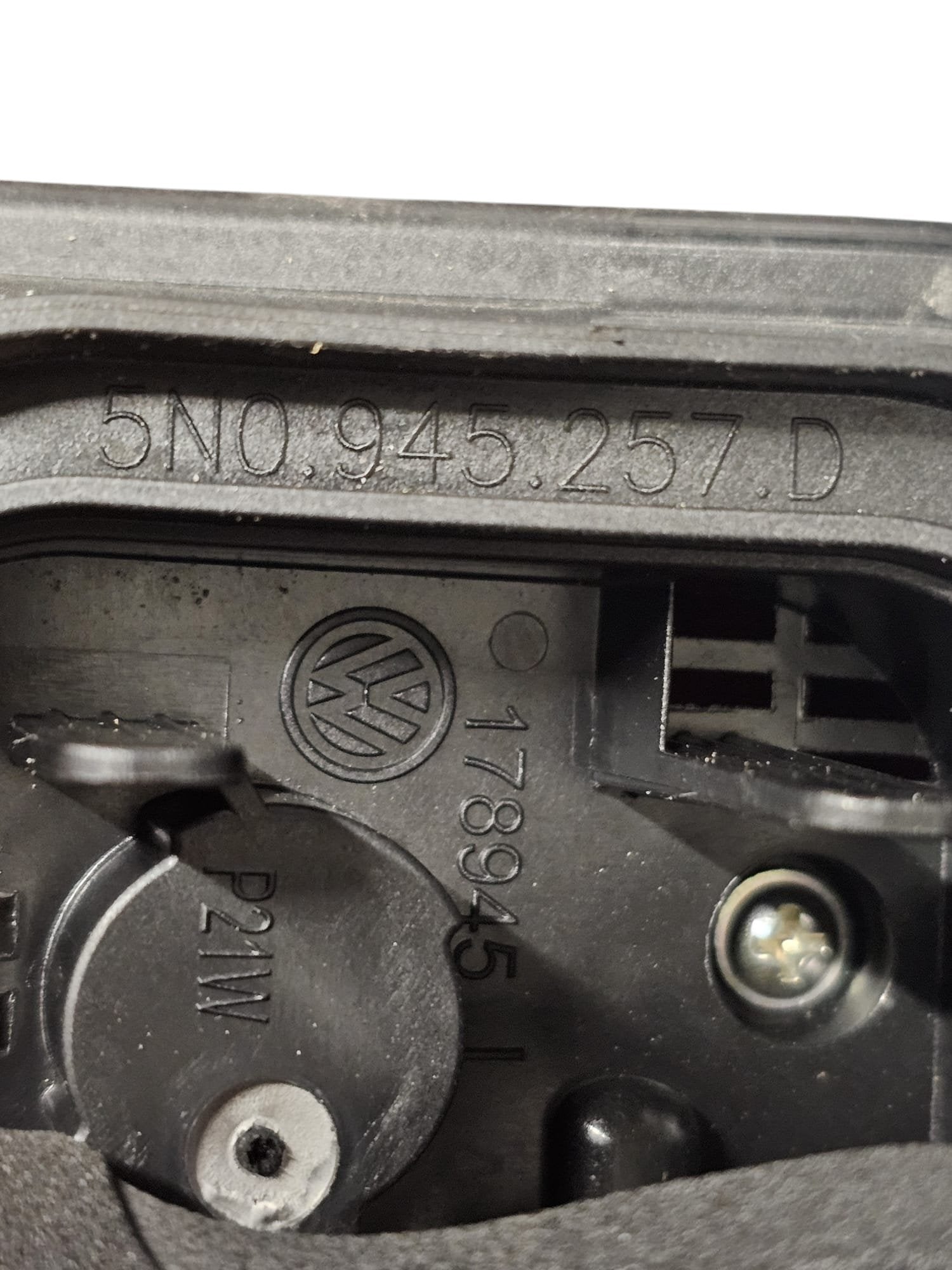 Fanale Stop Posteriore Esterno Sinistro Volkswagen Tiguan 5N Cod:5N0945257D (2011 - 2016) - F&P CRASH SRLS - Ricambi Usati