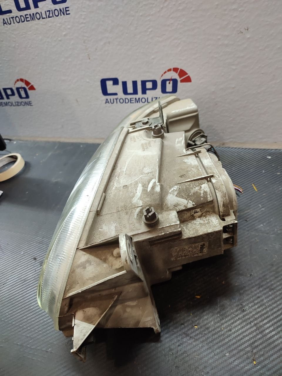 Faro / Fanale anteriore destro Ford Escort '95 cod 13k060aa - F&P CRASH SRLS - Ricambi Usati