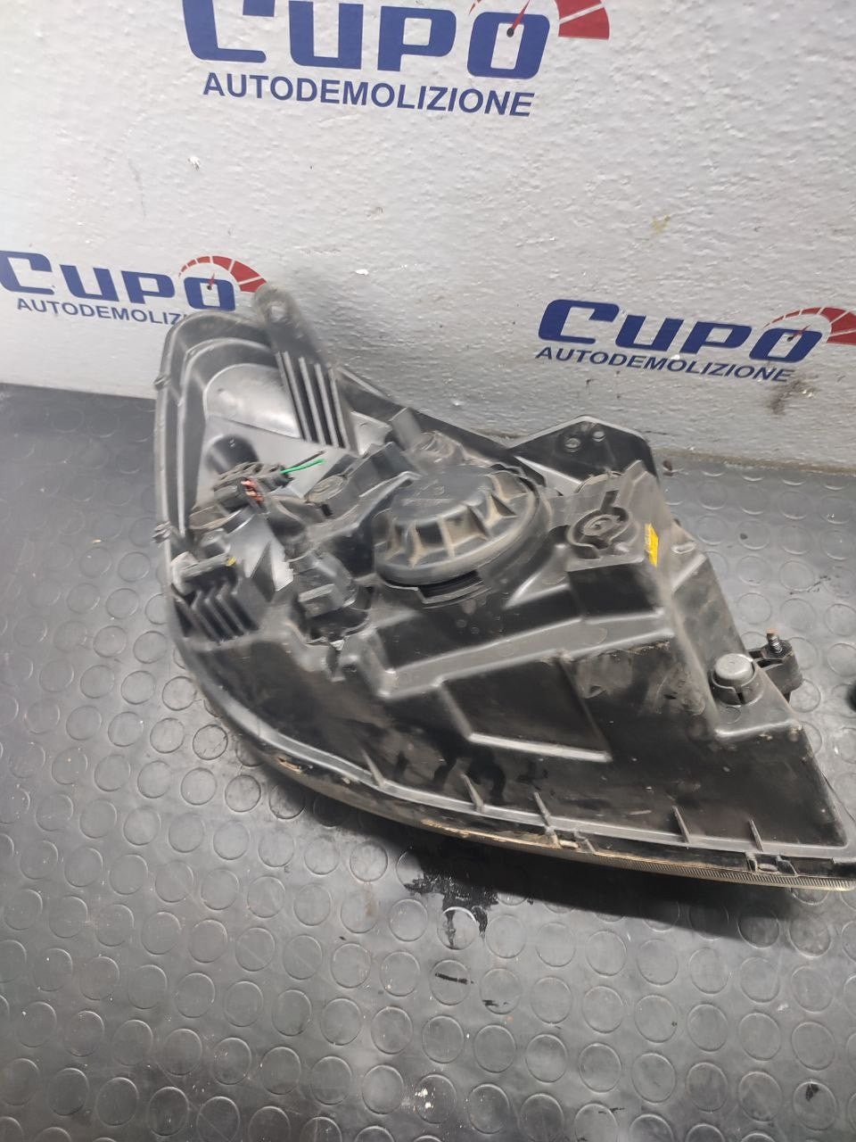 Faro / Fanale anteriore sinistro Kia Rio III ( 2006 ) - F&P CRASH SRLS - Ricambi Usati