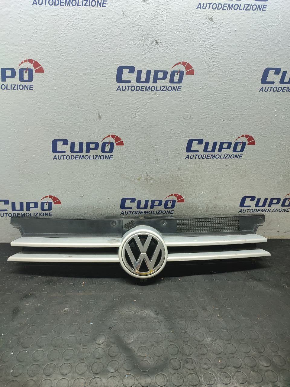 Griglia anteriore Volkswagen GOLF IV (2003) cod: 1j0853655f - F&amp;P CRASH SRLS - Ricambi Usati