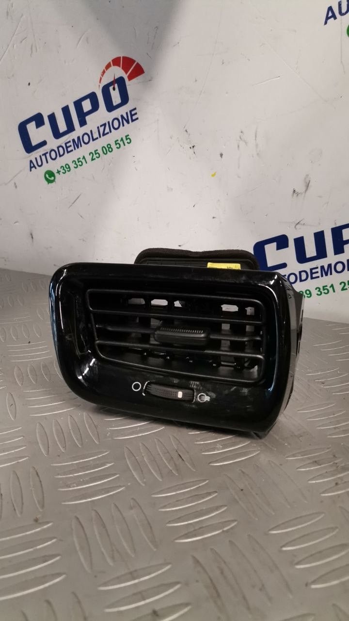 Griglia di ventilazione laterale cruscotto Kia Rio 2017 cod: 97490H8000WK - F&amp;P CRASH SRLS - Ricambi Usati