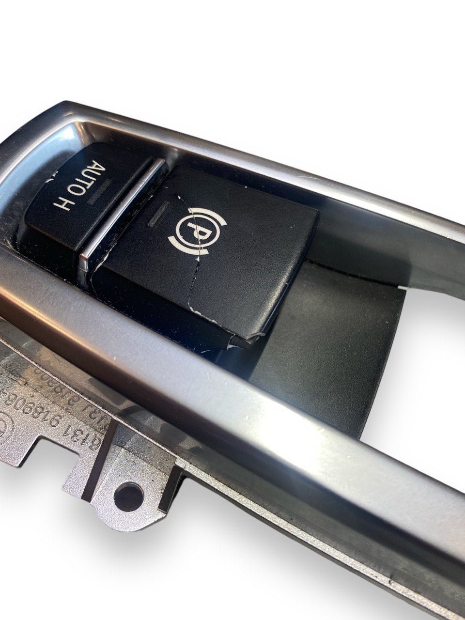 Interruttore freno di stazionamento BMW Serie 7 ( F02 ) cod. 915999705 - F&P CRASH SRLS - Ricambi Usati