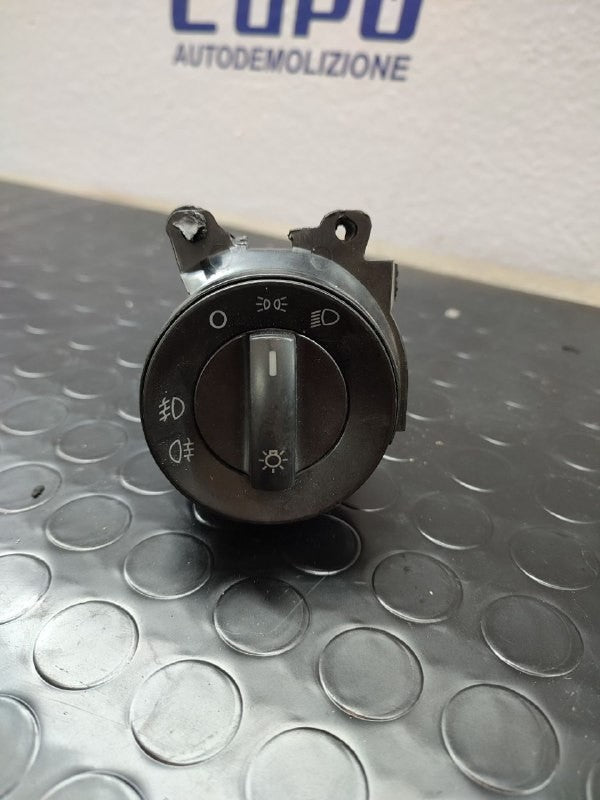 Interruttore luci Volkswagen Polo cod: 6Q0941531C - F&P CRASH SRLS - Ricambi Usati