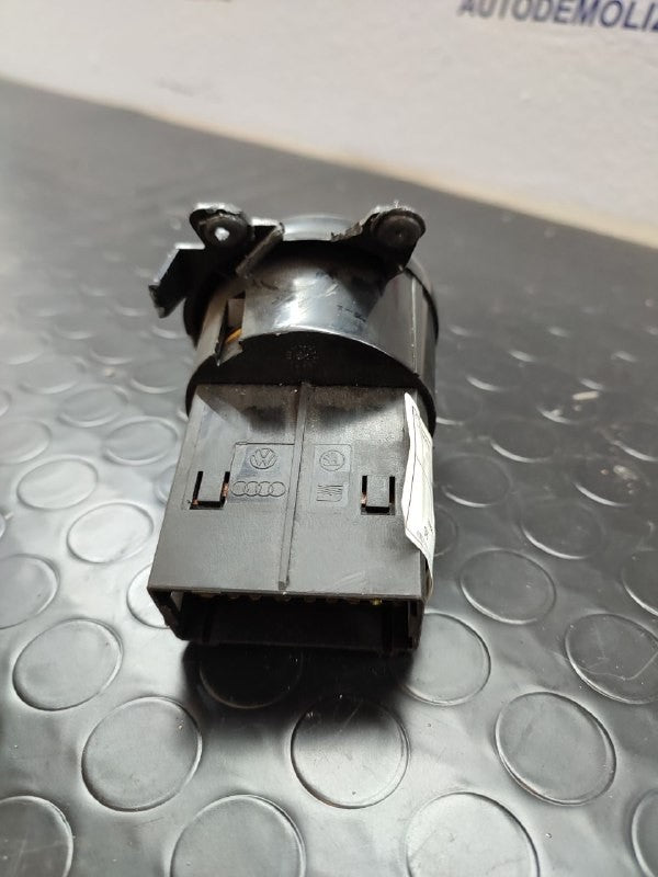 Interruttore luci Volkswagen Polo cod: 6Q0941531C - F&P CRASH SRLS - Ricambi Usati