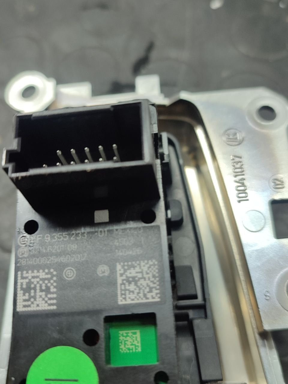 Interruttore pulsante freno di stazionamento Bmw serie 5 ( F10 / F11 - 2015 ) cod 9355233-01 - F&P CRASH SRLS - Ricambi Usati