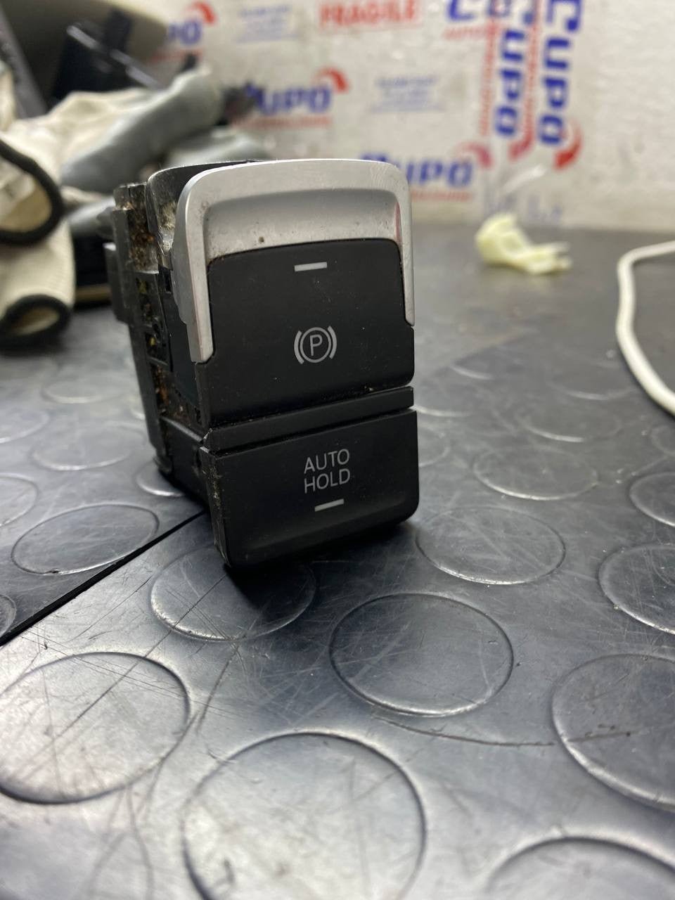 Interruttore pulsante freno di stazionamento Volkswagen Golf VII cod:5g2927225d - F&P CRASH SRLS - Ricambi Usati