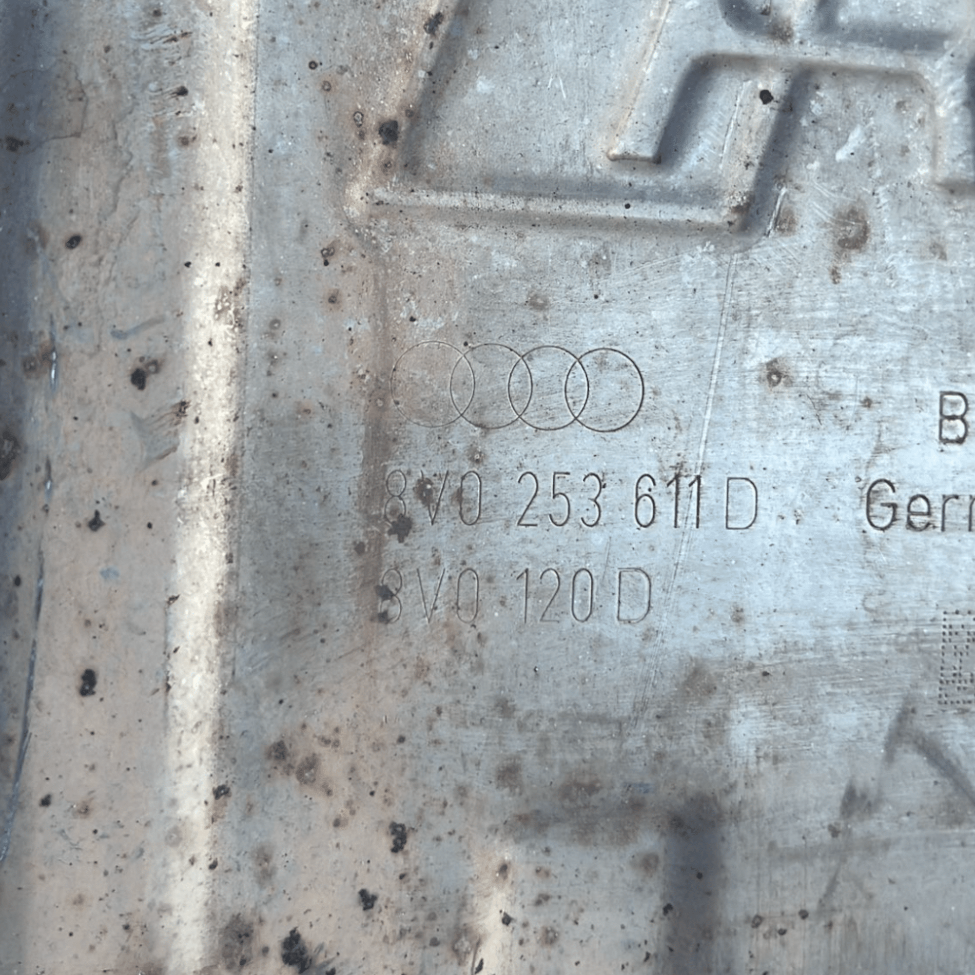 Marmitta / terminale di scarico Audi A3 / RS3 / RSQ3 (2015 - 2020)cod.8V0253611D 2.5 benzina - F&P CRASH SRLS - Ricambi Usati