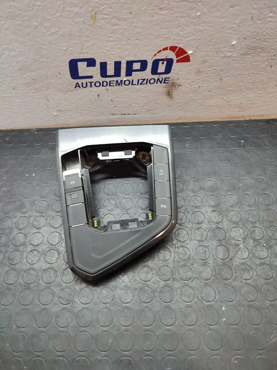 Mascherina cover leva cambio Volkswagen Tiguan II cod 5nb864263 - F&P CRASH SRLS - Ricambi Usati