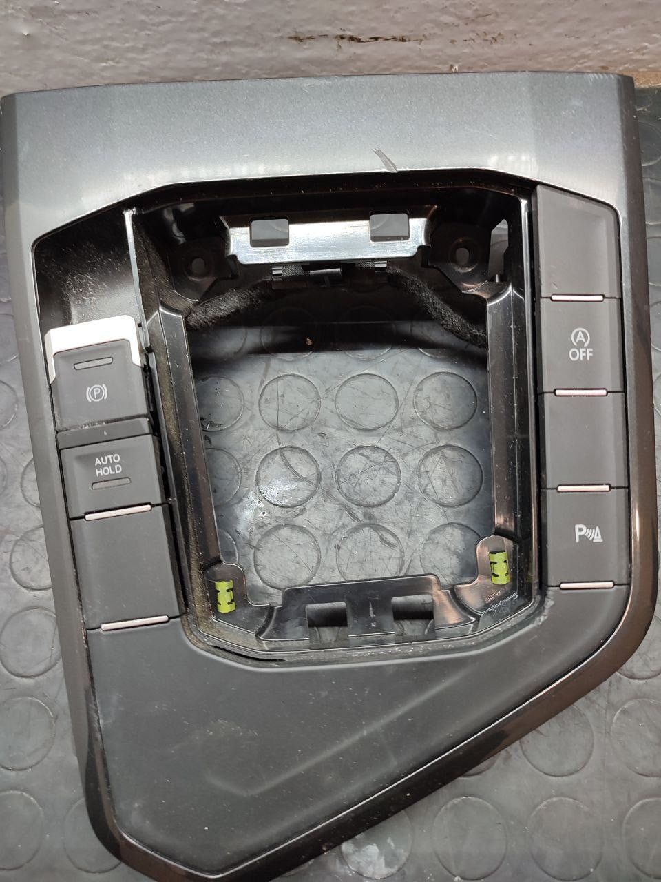 Mascherina cover leva cambio Volkswagen Tiguan II cod 5nb864263 - F&P CRASH SRLS - Ricambi Usati