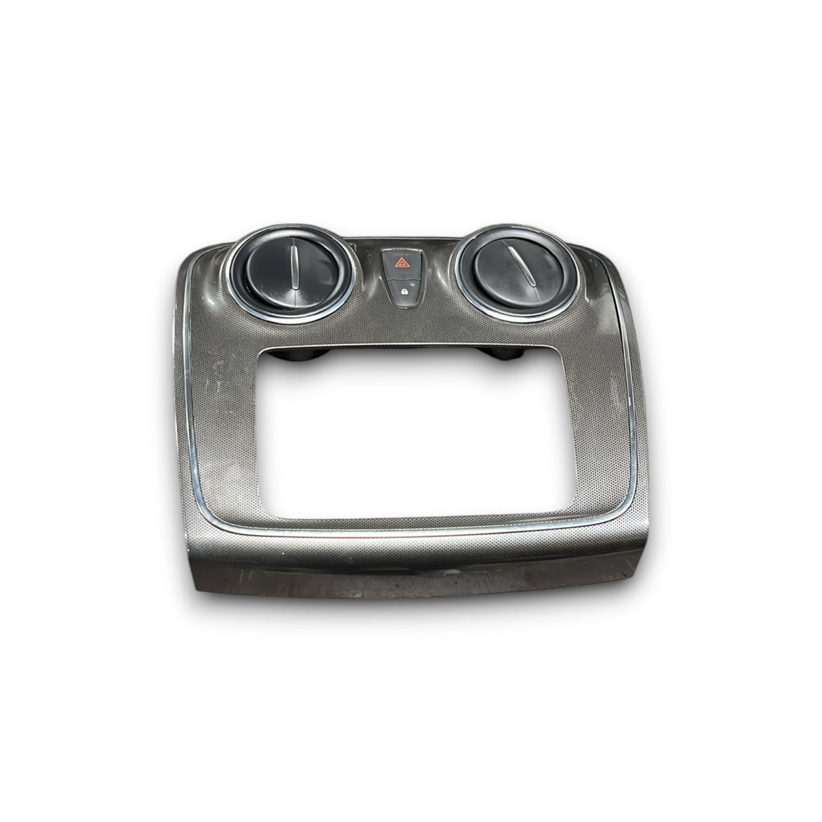 Modanatura Autoradio Con Bocchette Centrali Dacia Sandero cod:682601574R (2012 &gt; 2020) - F&amp;P CRASH SRLS - Ricambi Usati