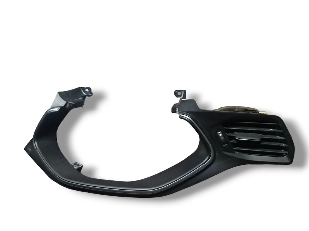 Modanatura Interna Cruscotto Ford Focus ( 2022 ) Cod : JC7B-A044D70-A / JX7B-A047A04-A-PIA-01 - F&amp;P CRASH SRLS - Ricambi Usati