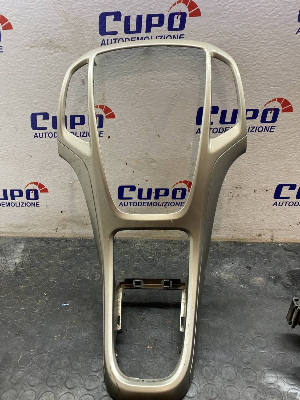 Mondatura cruscotto centrale Opel astra j cod:13257562 - F&P CRASH SRLS - Ricambi Usati