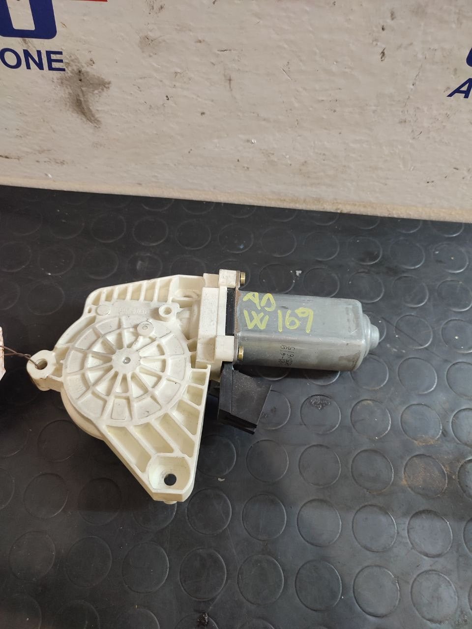 Motorino Alzacristalli anteriore destro MERCEDES-BENZ CLASSE A w168 - F&P CRASH SRLS - Ricambi Usati