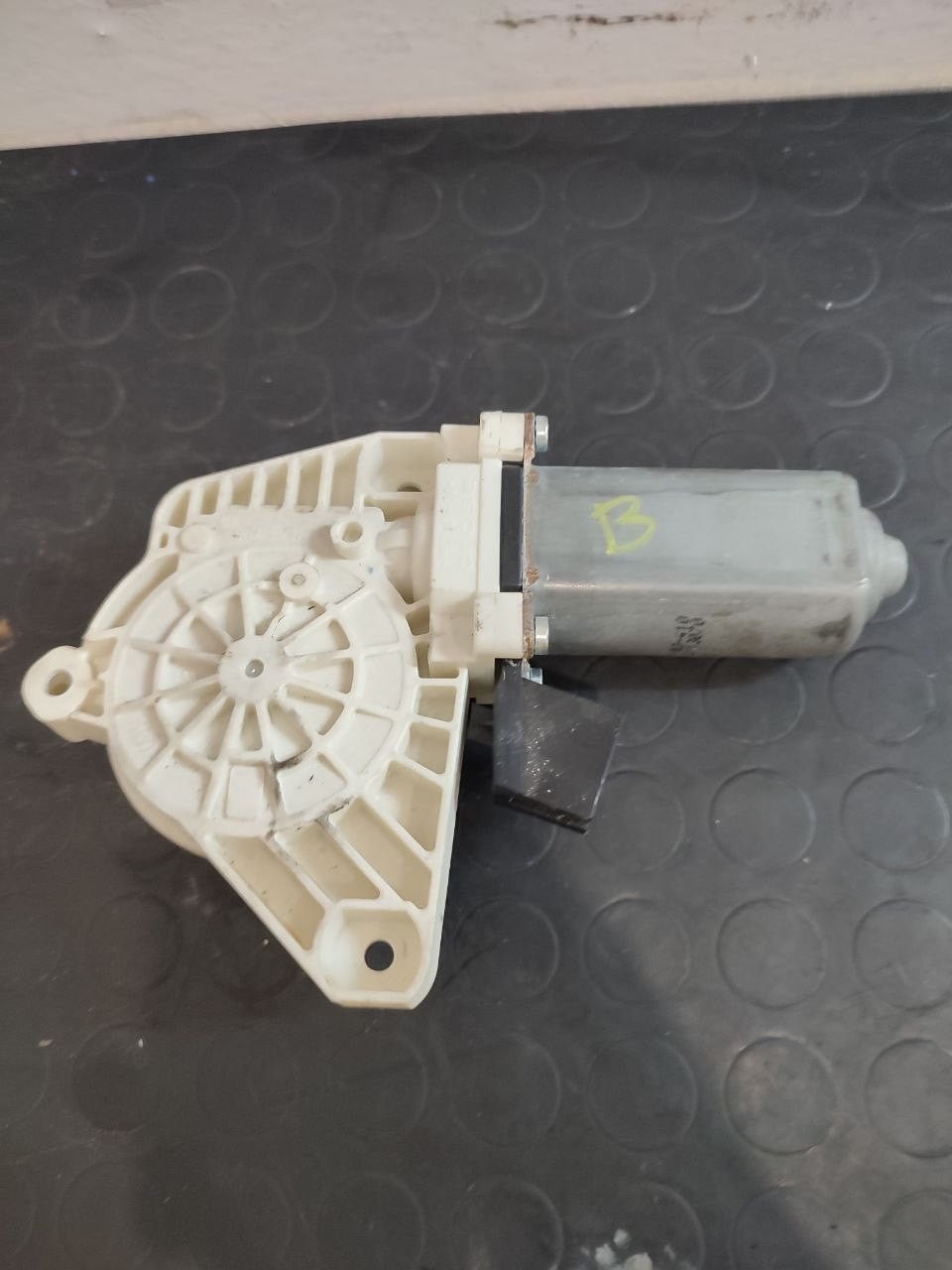 Motorino Alzacristallo anteriore destro MERCEDES-BENZ CLASSE B (T245) - F&P CRASH SRLS - Ricambi Usati