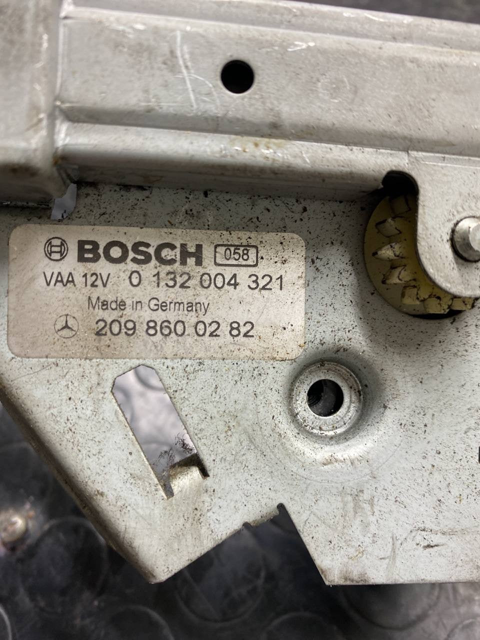 Motorino regolazione cintura di sicurezza anteriore destro mercedes clk cod:A2098600282 - F&P CRASH SRLS - Ricambi Usati