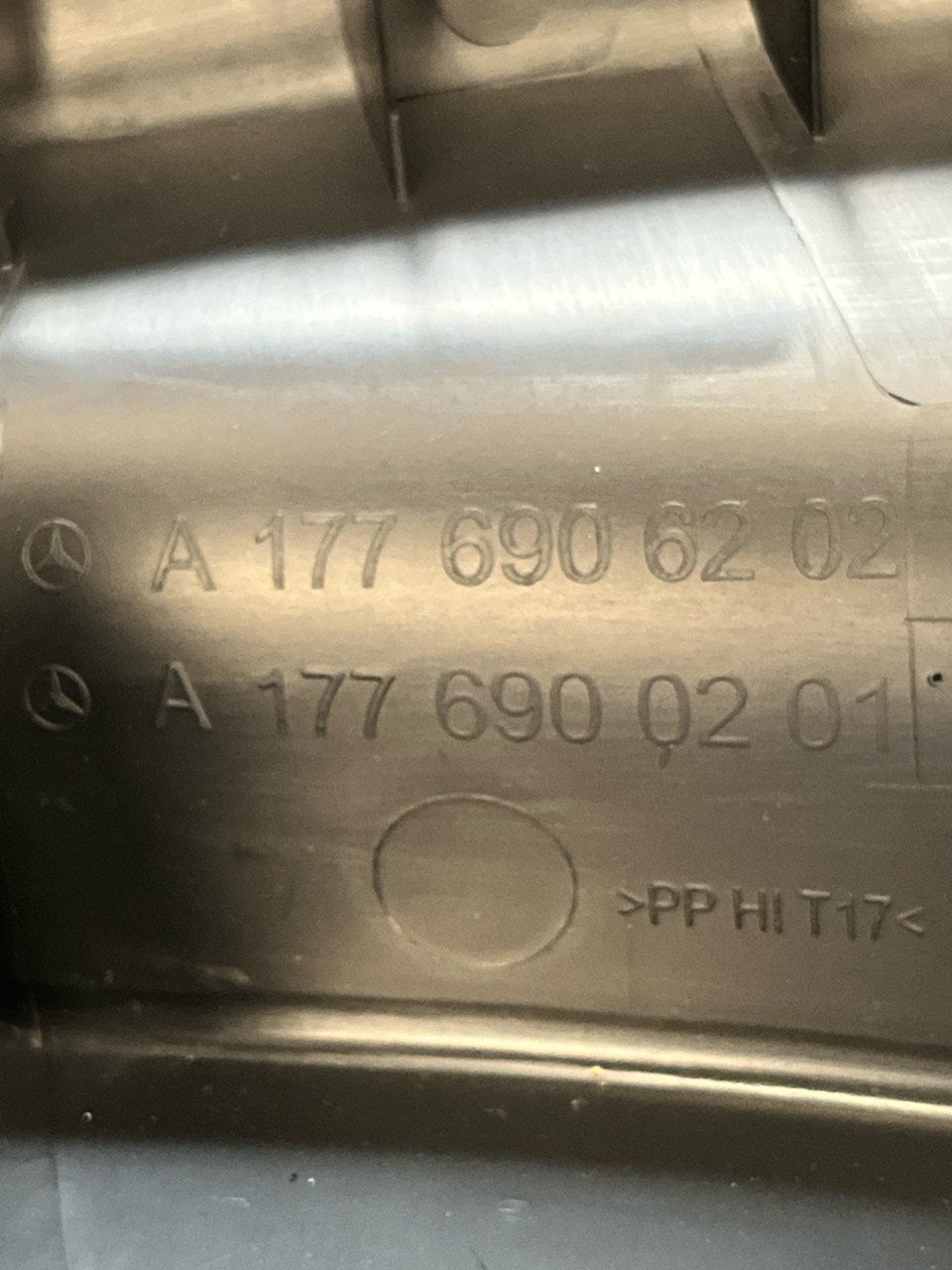 Mercedes-Benz Klasse A Klasse unten rechts Beschichtung / W177 Kabeljau