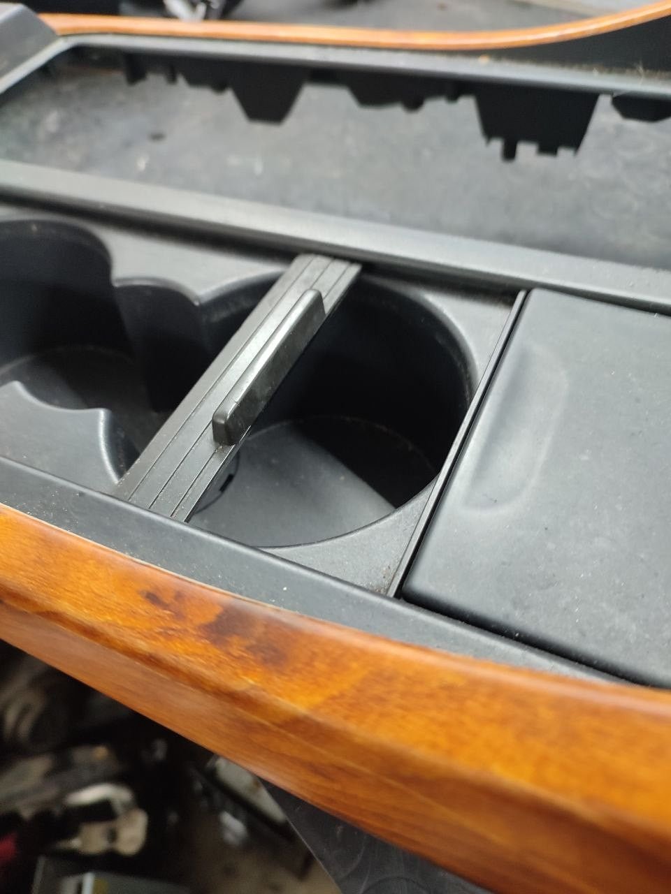 Portabicchieri console centrale Land Rover Range Rover ( 2008 - L322 ) - F&P CRASH SRLS - Ricambi Usati