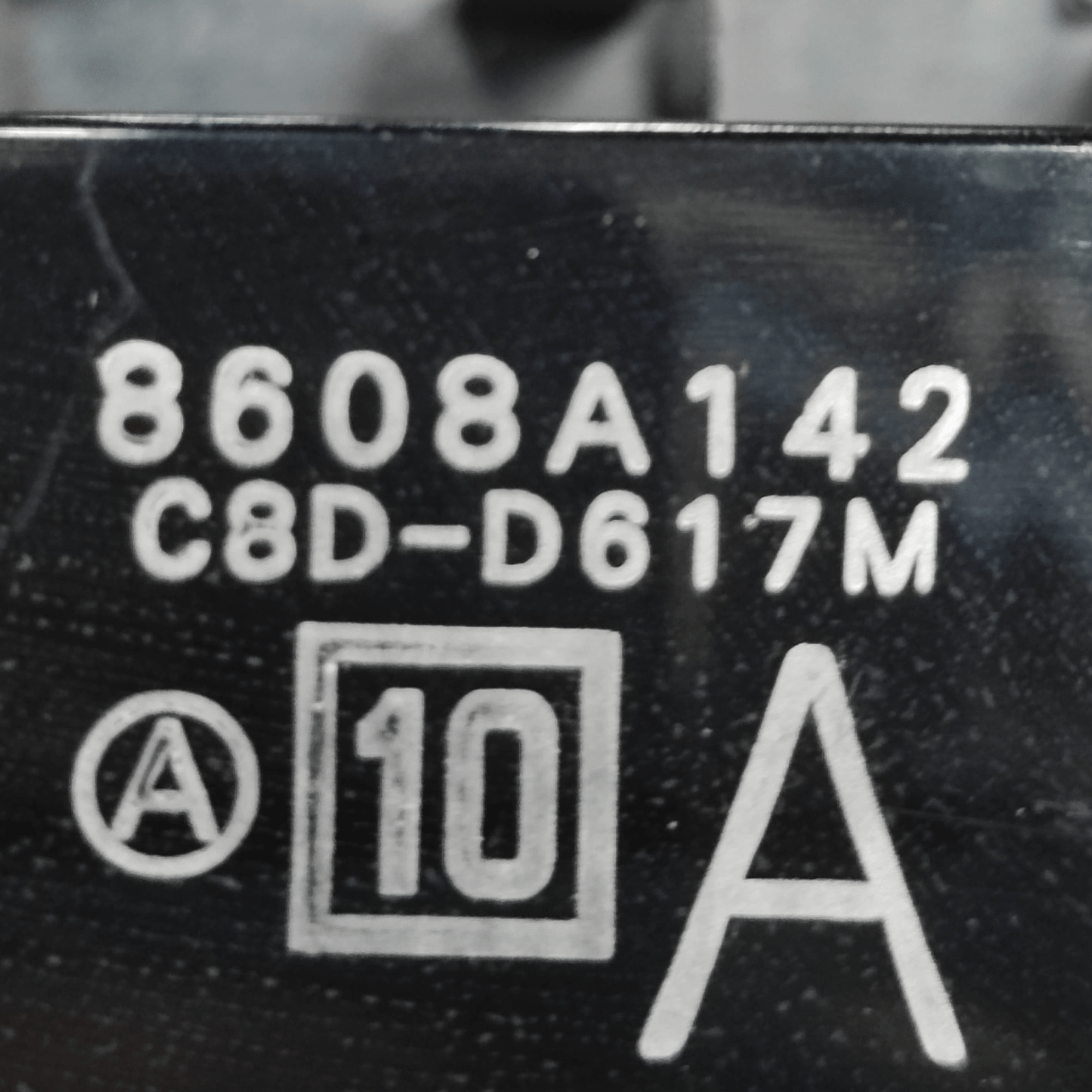 Pulsante Alzavetro Anteriore Destro Mitsubishi Pajero COD: 8608A142 (2006 - 2021) - F&P CRASH SRLS - Ricambi Usati