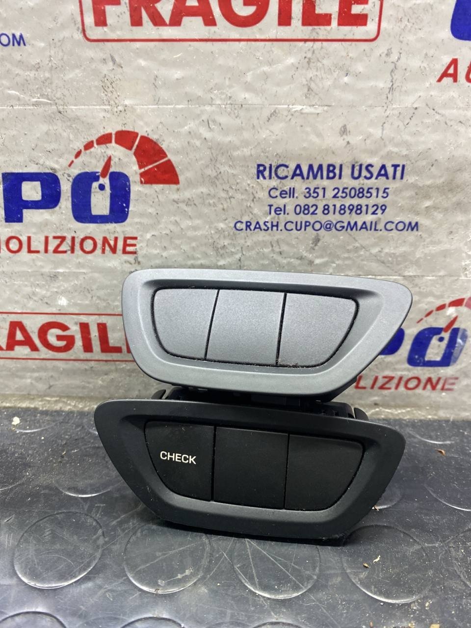 Pulsanti interruttori interni Citroeen c5 cod:9682436777 63040713d 63040713g 9682436677 - F&P CRASH SRLS - Ricambi Usati