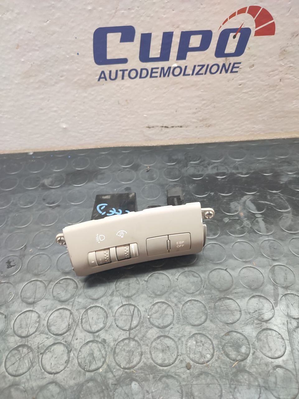 Pulsanti regolazione fari + Esp Kia cee'd mk1 cod 93300 - 1h400ed - F&P CRASH SRLS - Ricambi Usati