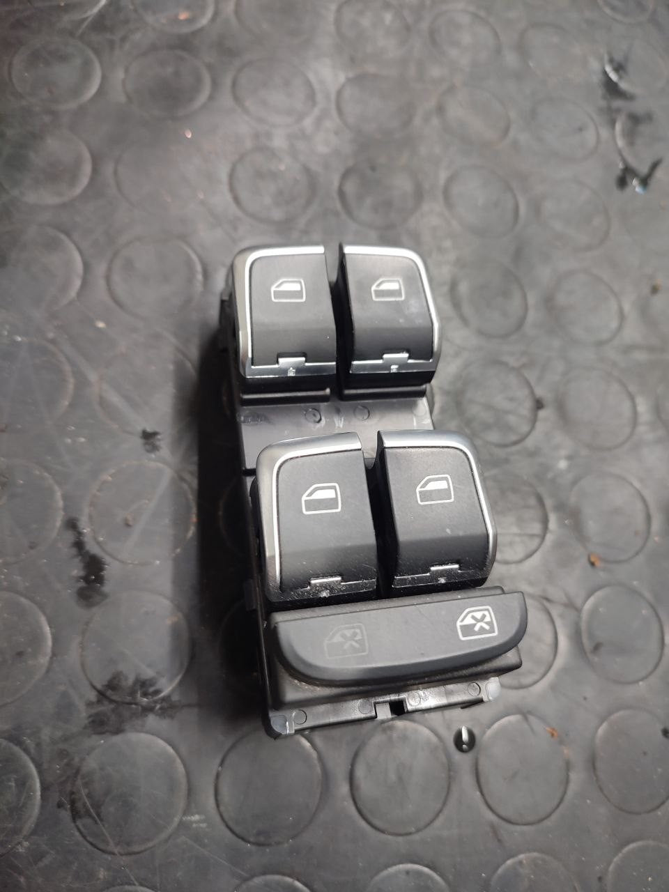 Pulsantiera alzacristalli anteriore sinistra Audi A3 ( 8v - 2016 ) 1.6 tdi cod 8v0959851a - F&P CRASH SRLS - Ricambi Usati