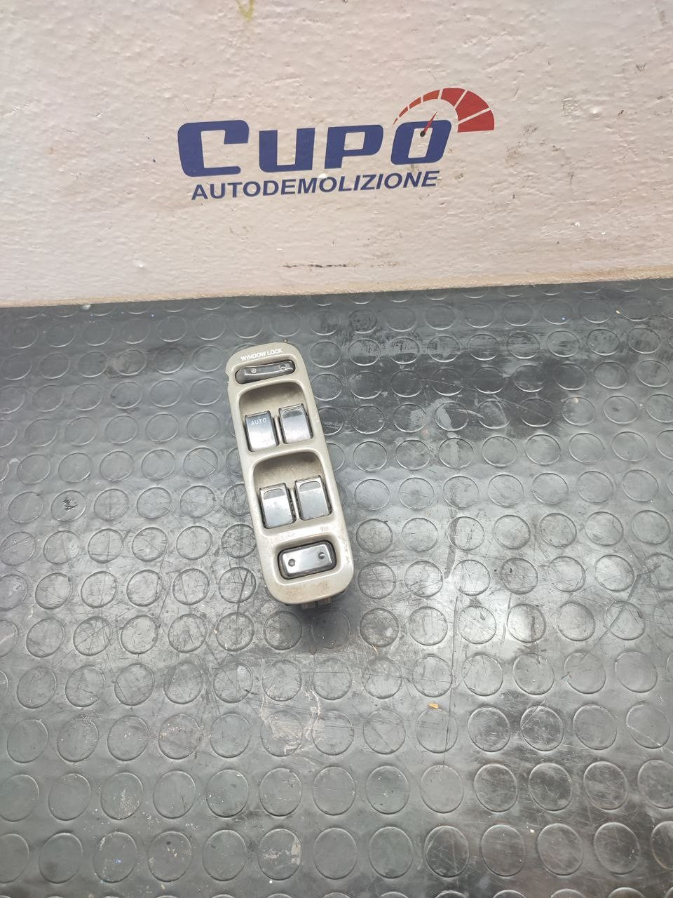 Pulsantiera alzacristalli anteriore sinistra Suzuki Grand Vitara 2005 - F&P CRASH SRLS - Ricambi Usati