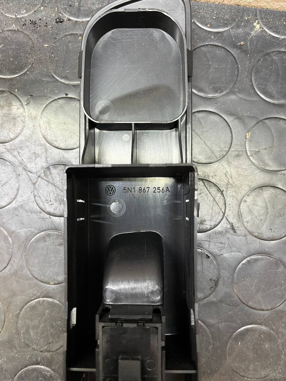 Pulsantiera Alzavetro Ant Desto Volkswagen Tiguan cod:5N1867156A - F&P CRASH SRLS - Ricambi Usati