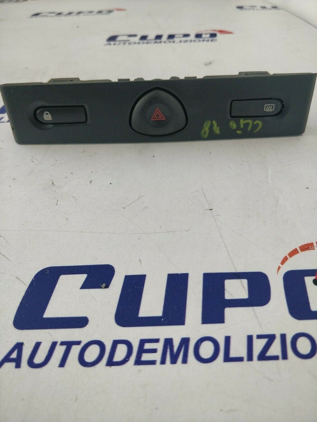 Pulsantiera centrale Renault Clio Mk2 2001 - 2005 8200071224 - F&P CRASH SRLS - Ricambi Usati