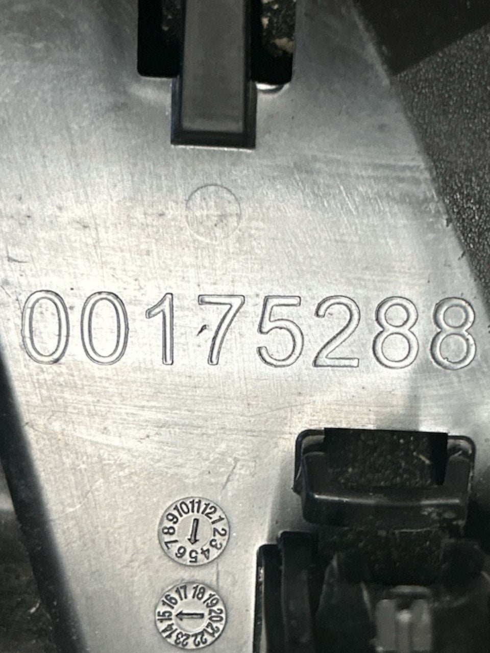 Renault Kadjar (2015 > 2022) cod.00175288 Rivestimento / Modanatura Superiore Tachimetro / Contachilometri - F&P CRASH SRLS - Ricambi Usati