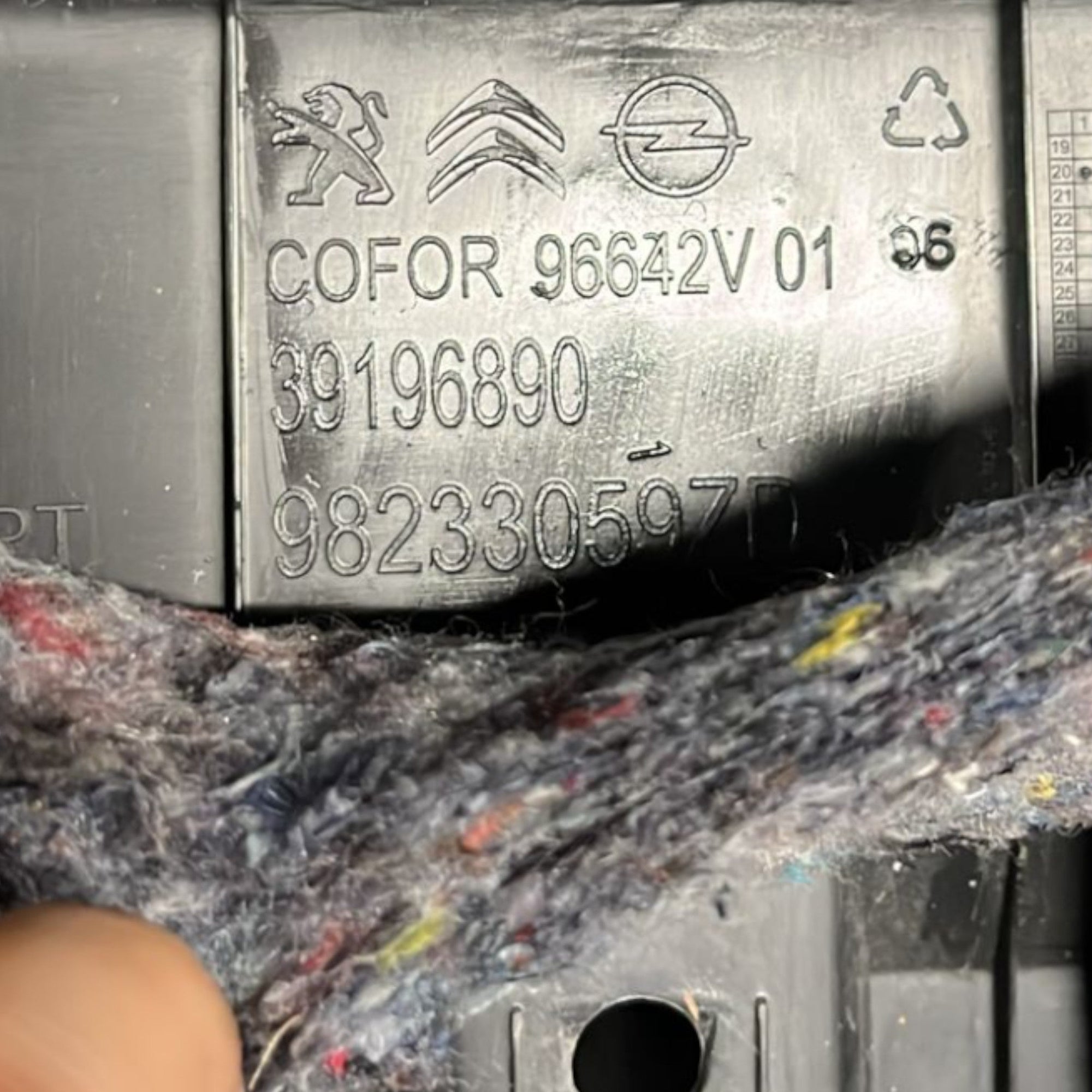 Rivestimento Batti Cofano Opel Corsa F cod:39196890 (2019) - F&P CRASH SRLS - Ricambi Usati
