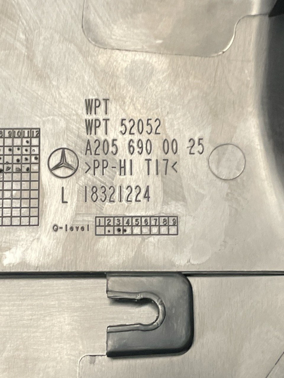 Rivestimento Inferiore Destro Montante cod:a2056900025 Mercedes Benz Classe C (W205) (2014 - 2021) - F&P CRASH SRLS - Ricambi Usati
