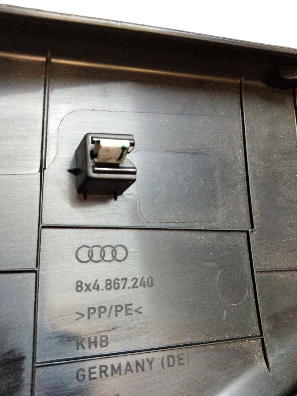 Rivestimento inferiore montante posteriore destro Audi A1 (2010 - 2018) cod.8X4867240 - F&P CRASH SRLS - Ricambi Usati