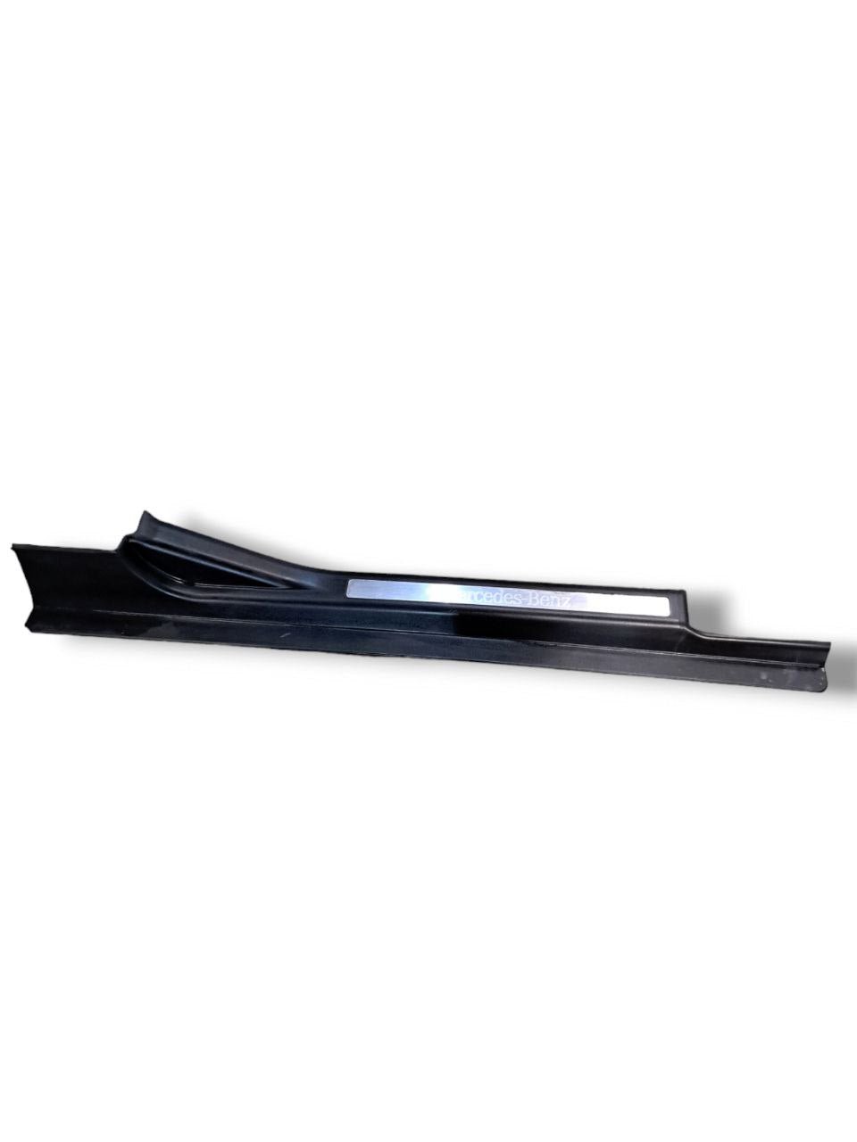 Rivestimento / Modanatura Battitacco anteriore destro Mercedes - Benz Classe C W203 (2005) COD:A2036800835 - F&P CRASH SRLS - Ricambi Usati