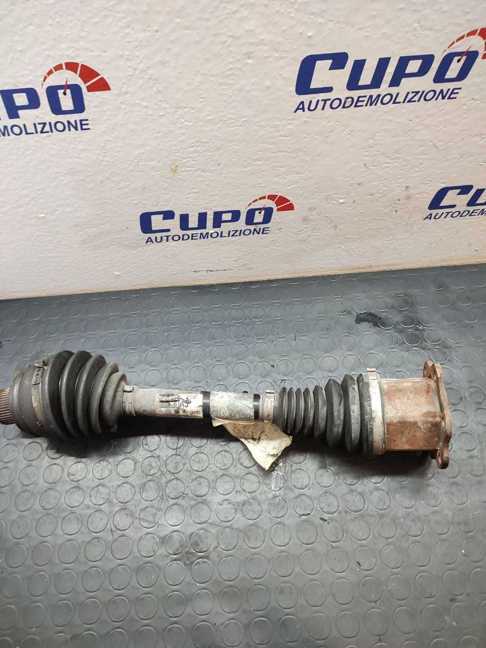 Semiasse anteriore destro Audi A4 b8 2.0 tdi cod 8k0407271a - F&amp;P CRASH SRLS - Ricambi Usati