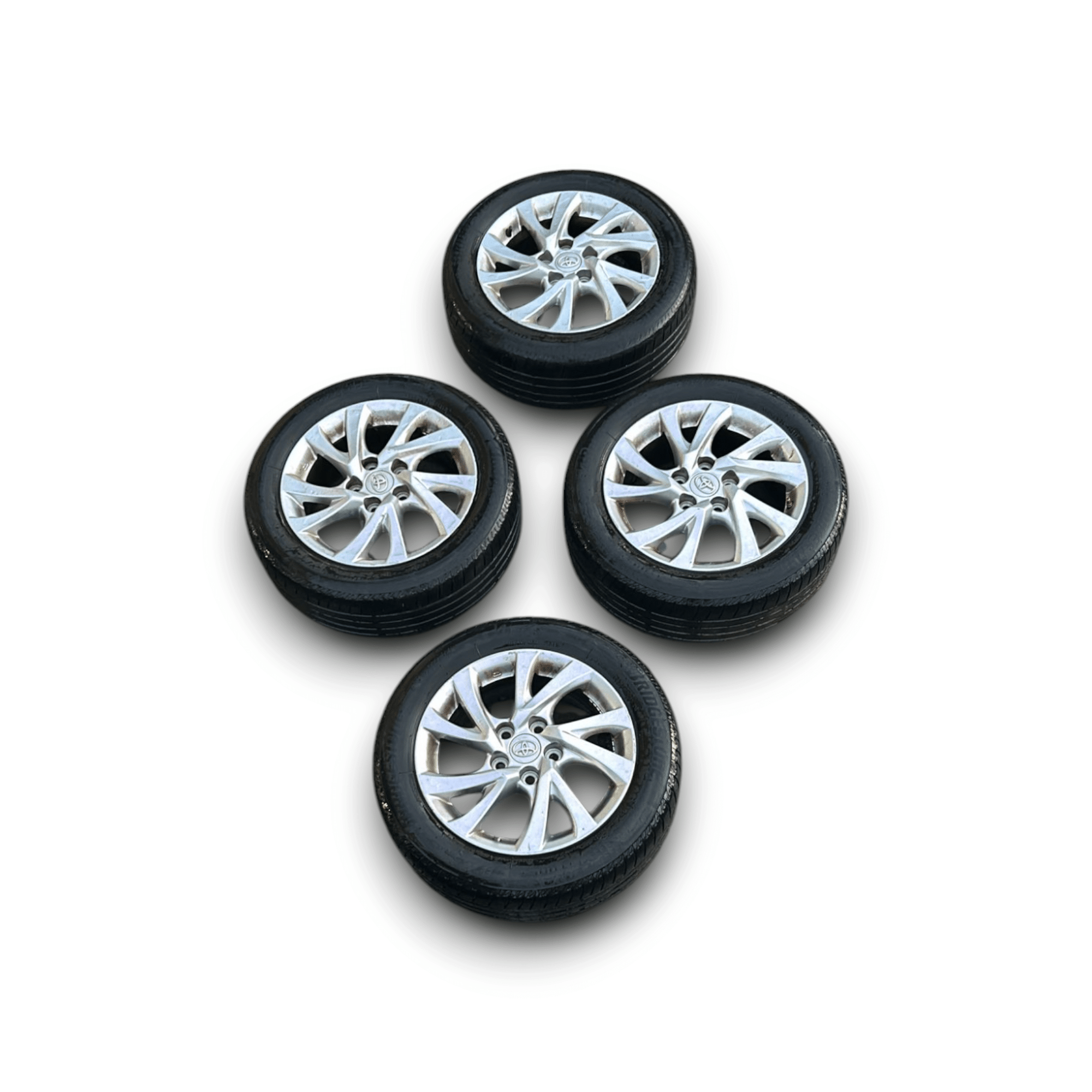 Set 4 Cerchi In Lega Toyota Auris II cod.42611 - 02L80 (5 Fori / 205/55 R16) (2012 > 2018) - F&P CRASH SRLS - Ricambi Usati