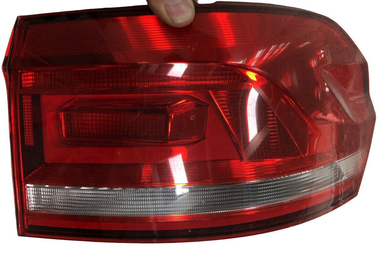 Stop Fanale DX VW Touran 5T Lampada Posteriore 5TA945096A 2015 - 2021 - F&P CRASH SRLS - Ricambi Usati
