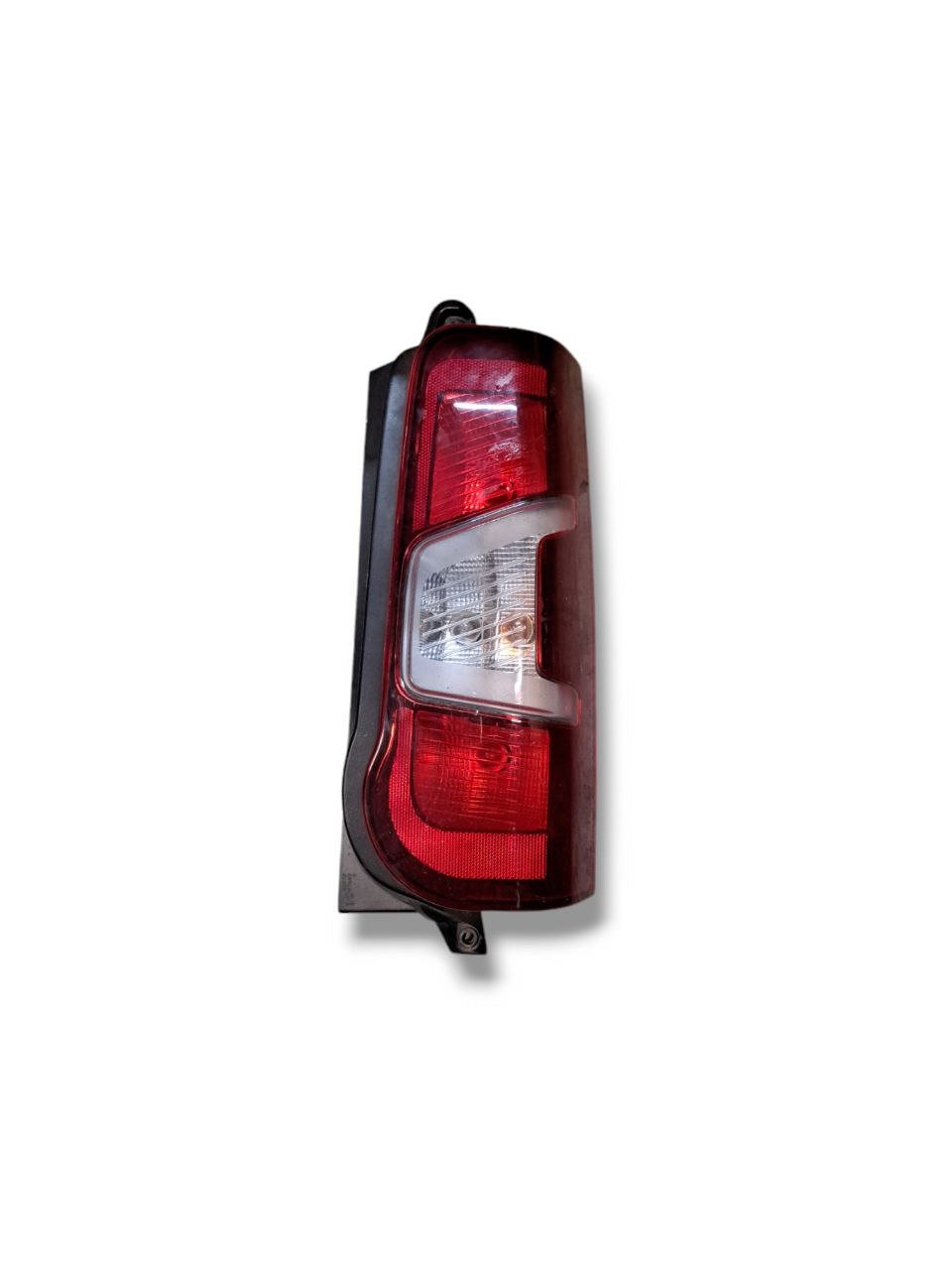 Stop Fanale Posteriore Destro (Dx) Esterno Alogeno Peugeot Partner / Citroen Berlingo (2016>) - F&P CRASH SRLS - Ricambi Usati