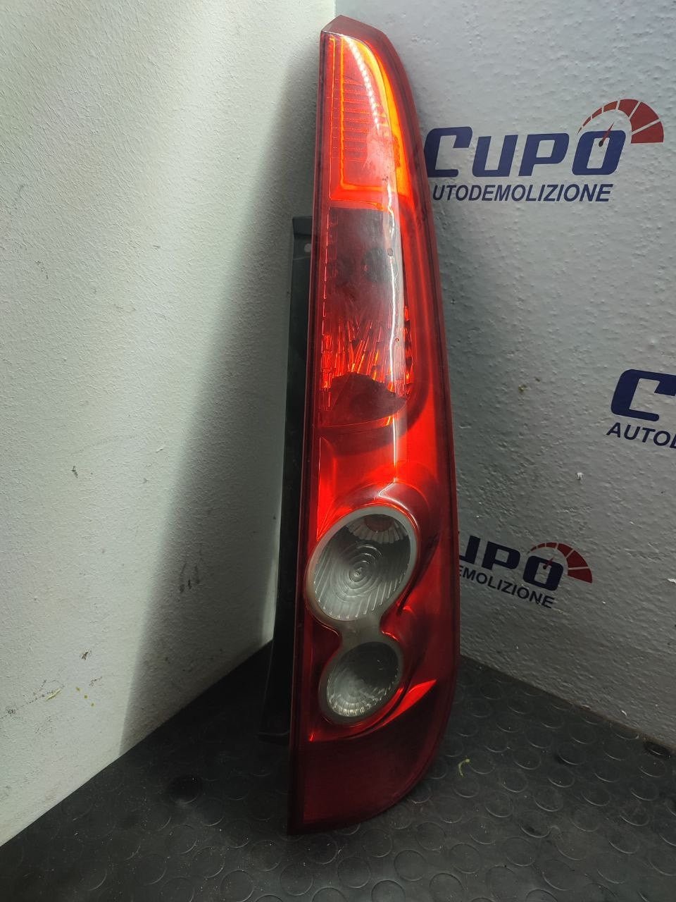 Stop Posteriore Destro FORD FIESTA (2006) - F&amp;P CRASH SRLS - Ricambi Usati