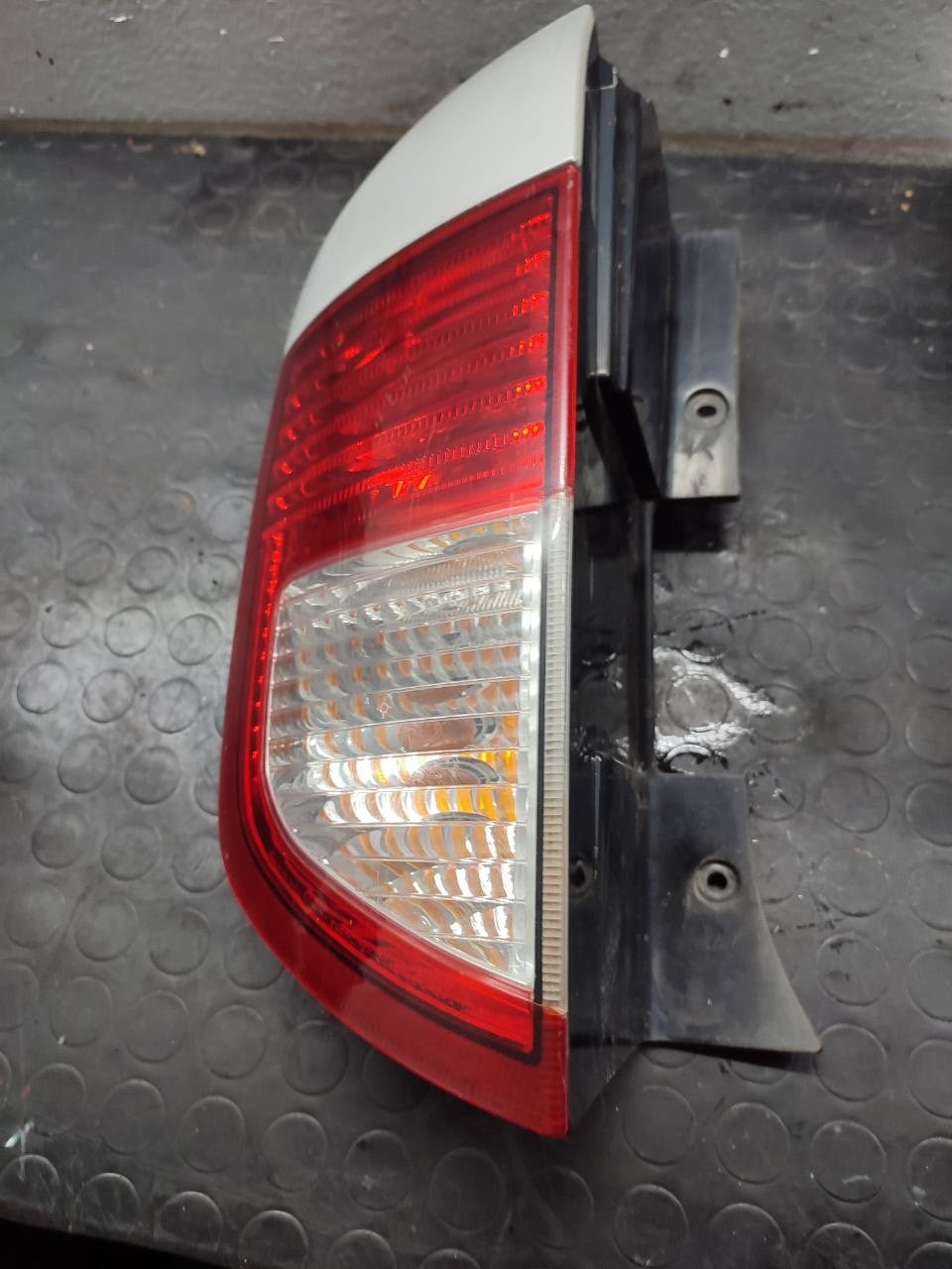 Stop posteriore sinistra Ssangyong Kyron 2.0 xdi awd ( 2006 ) - F&P CRASH SRLS - Ricambi Usati
