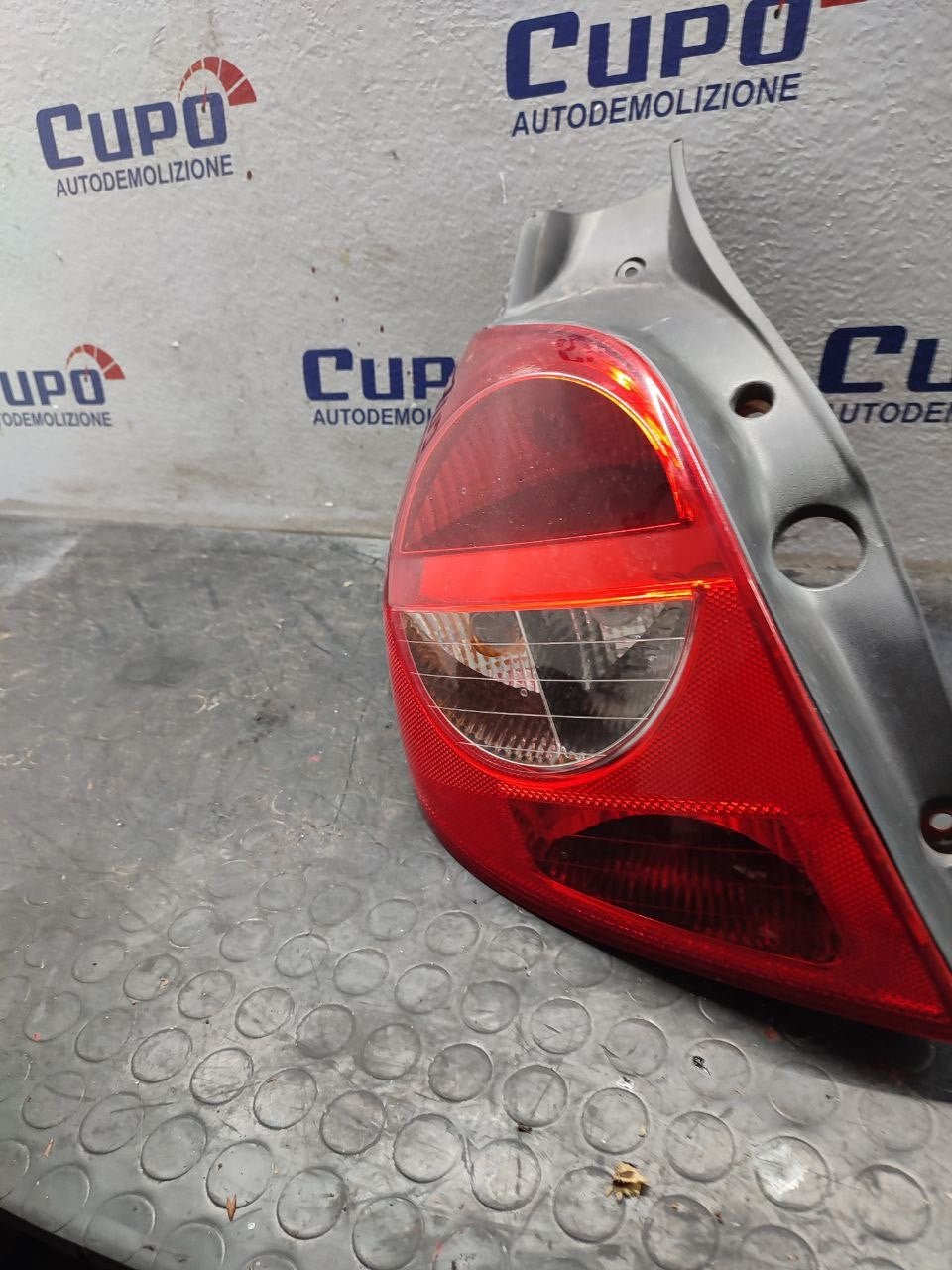 Stop posteriore sinistro Renault Clio ( mk3 - 2009 ) - F&amp;P CRASH SRLS - Ricambi Usati