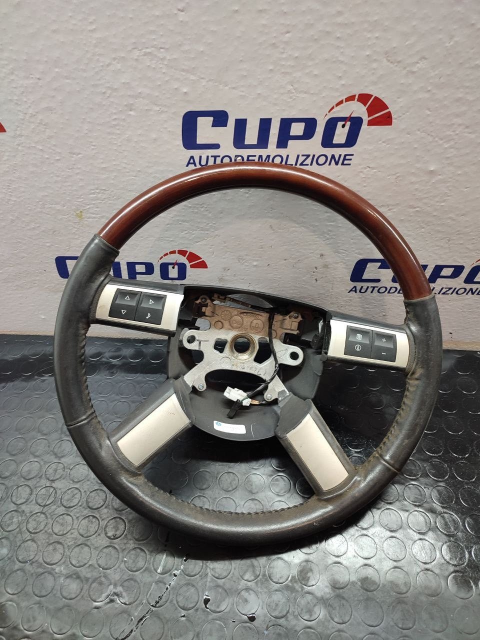 Volante sterzo Chrysler 300c anno 2007 - F&P CRASH SRLS - Ricambi Usati