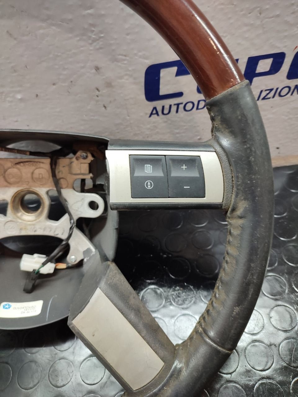 Volante sterzo Chrysler 300c anno 2007 - F&P CRASH SRLS - Ricambi Usati